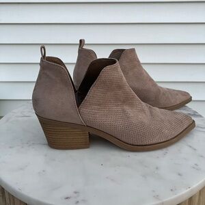 Universal Thread Ankle Boots